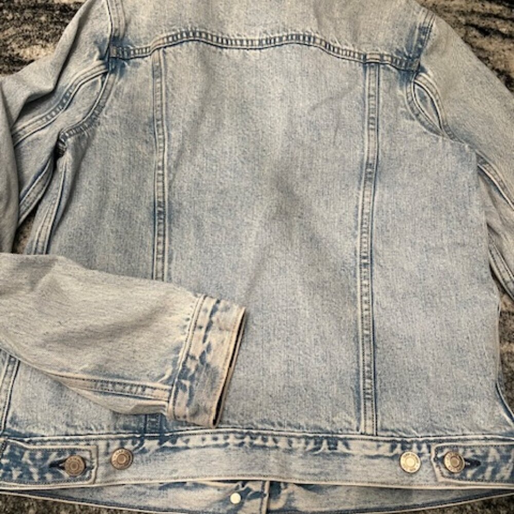 Vintage GAP denim trucker jean jacket. Light blue acid wash Women's Size Small - Picture 2 of 8